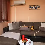 Midas - Borov Park Apartment *