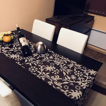 Apartment Borov Park 1 *